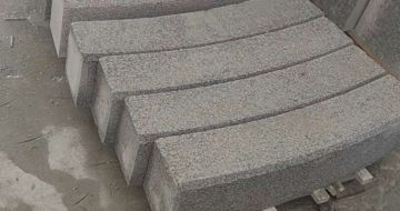 十堰芝麻白弧形路牙石