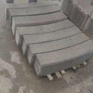 十堰芝麻白弧形路牙石