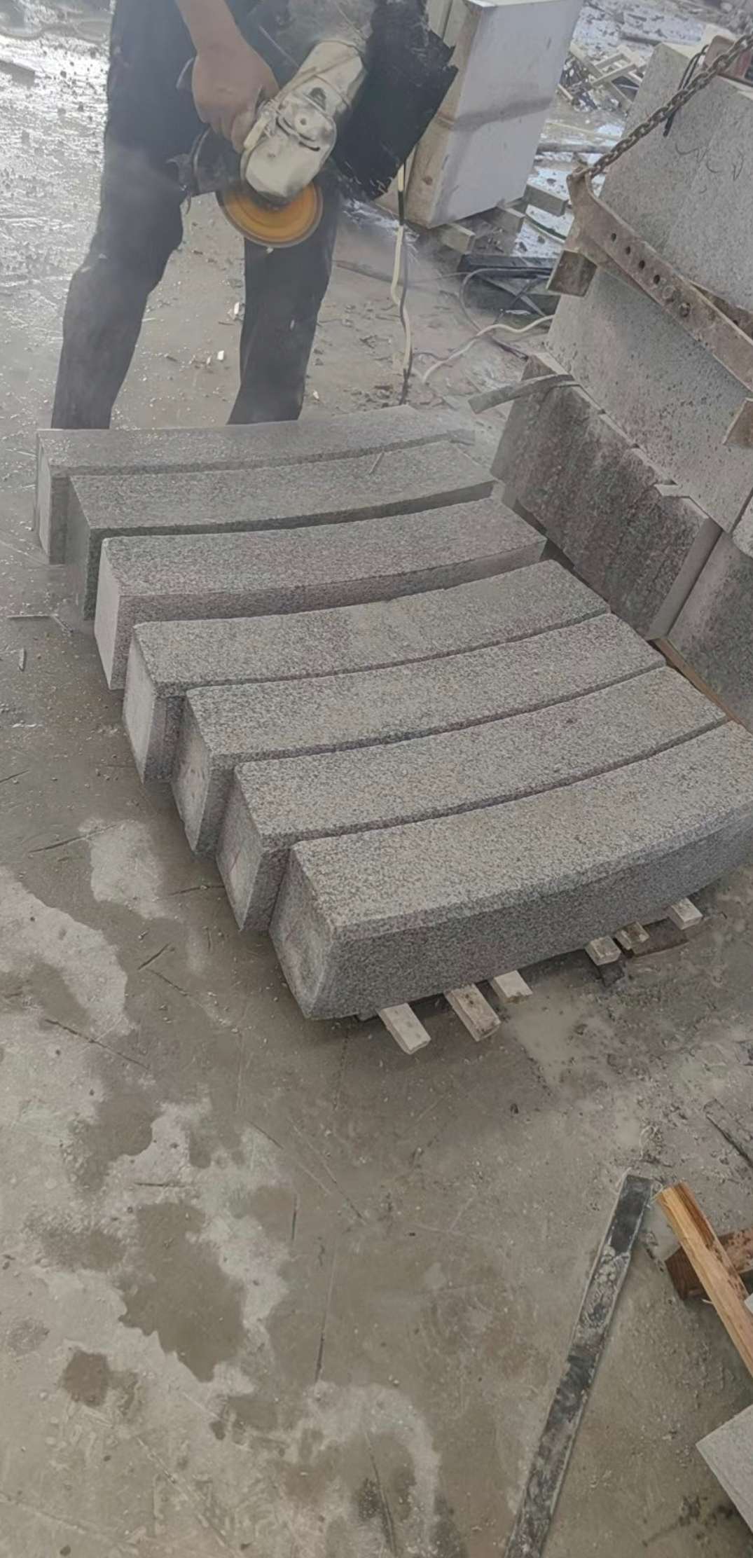 十堰芝麻白弧形路牙石