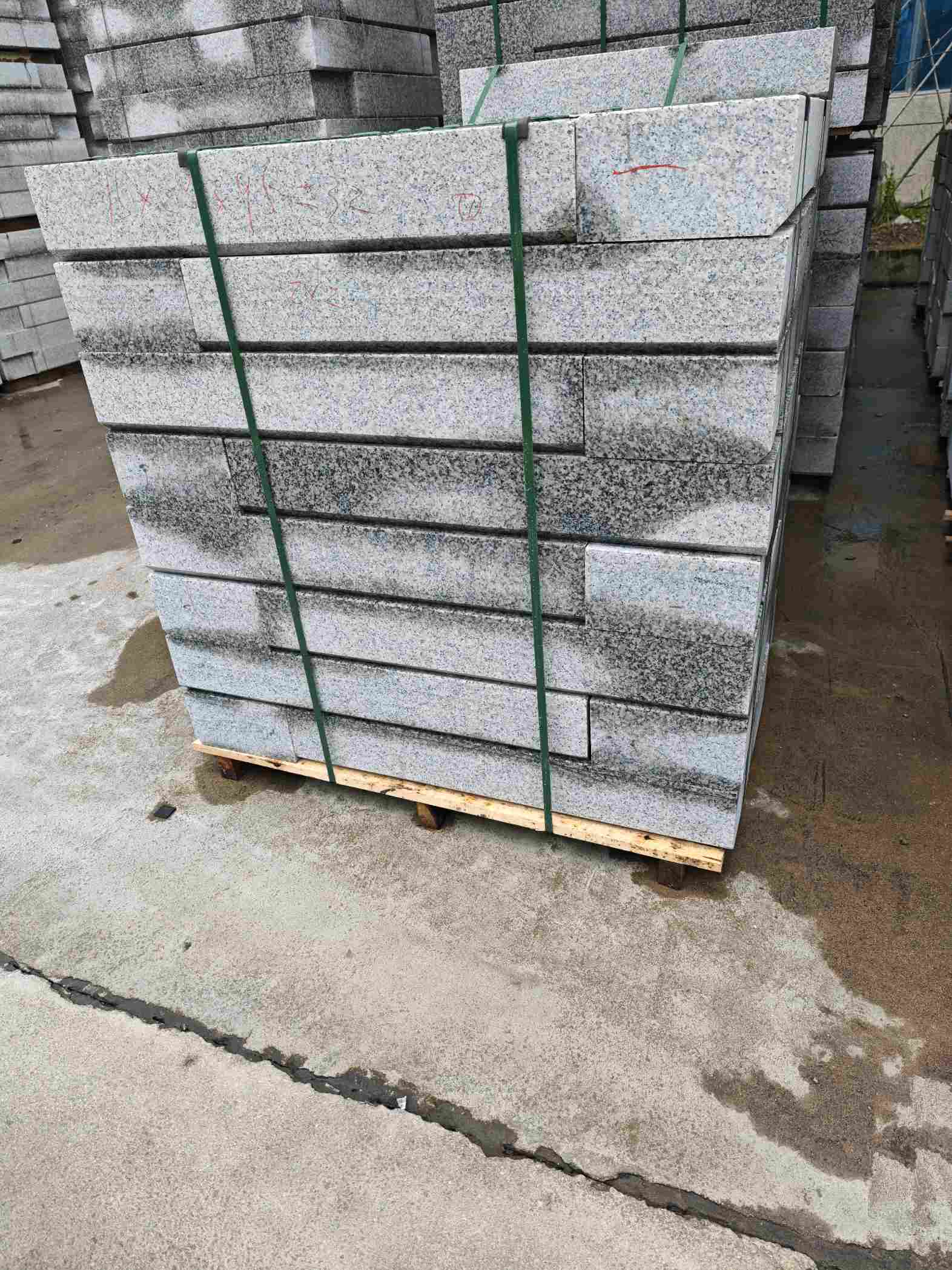 十堰芙蓉白路牙石，马路牙子